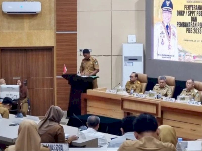 Taufan Pawe Ingatkan SKPD Selesaikan Target Penerimaan PAD Tepat Waktu