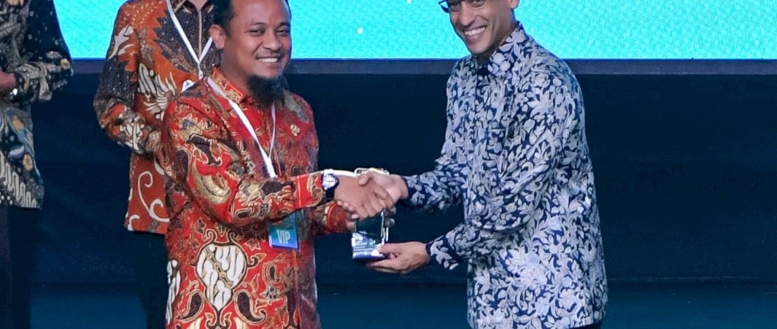 Gubernur Sulsel Andi Sudirman Sulaiman menerima penghargaan dari Kemendikbudristek di acara Anugerah Merdeka Belajar 2023 di Gedung Trimurti, Prambanan Yogyakarta, Senin, 29 Mei 2023.
