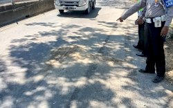 Hendak Nyalip, Pemotor di Makassar Tewas Terlindas Truk