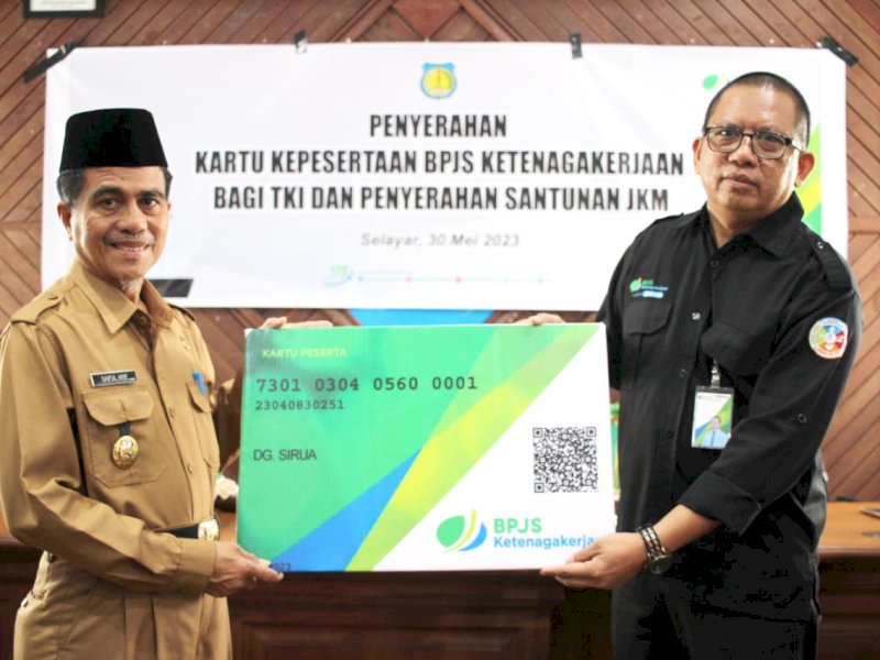 Diterima Wabup Saiful Arif, BPJS Ketenagakerjaan Serahkan Kartu Kepesertaan Bagi TKI