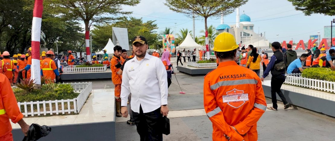 Dukung MNEK, Camat Panakkukang Pimpin Satgas Bersihkan Pantai Losari