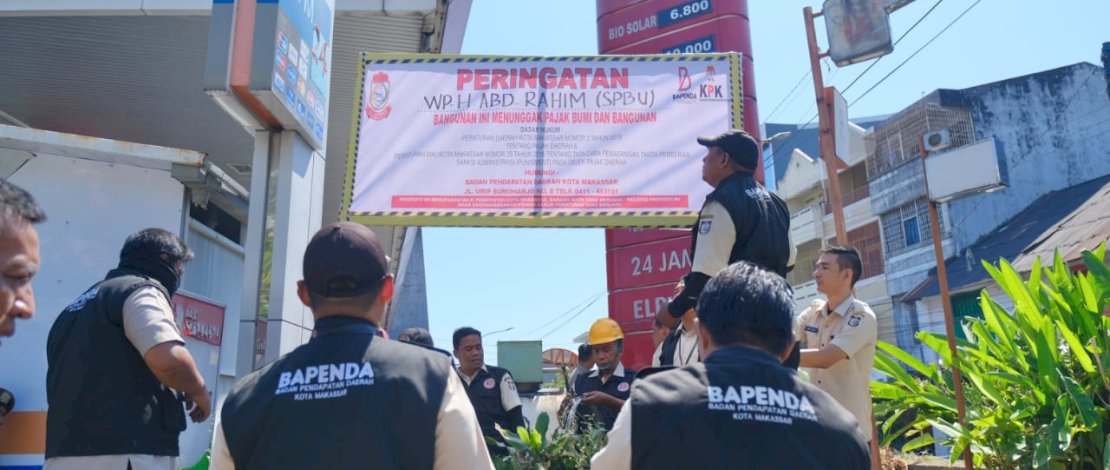 Penindakan kepada wajib pajak yang menunggak pembayaran Pajak Bumi dan Bangunan (PBB) terhadap Badan Usaha, Selasa, 30 Mei 2023.