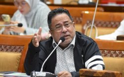 DPR Minta Menparekraf Tepis Berita Wisatawan Asing Nakal