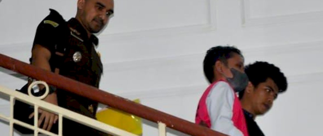 Mantan Kepala SMP 5 Pallangga, Jamaluddin, dan bendaharanya, Syarifuddin, ditetapkan sebagai tersangka kasus dugaan korupsi dana Bantuan Operasional Sekolah (BOS).