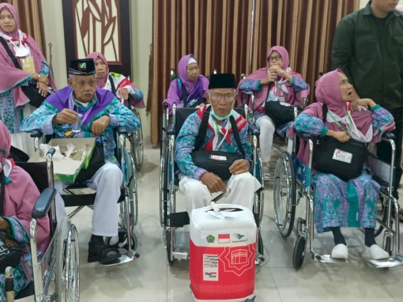 Kloter 12 Upg Diterbangkan ke Madinah, Jemaah Tertua Berusia 100 Tahun