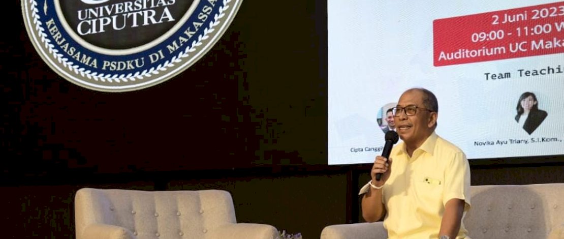 Beri Kuliah Umum, IAS Tantang Mahasiswa UC Menilik Lebih Dalam Butir Pancasila 