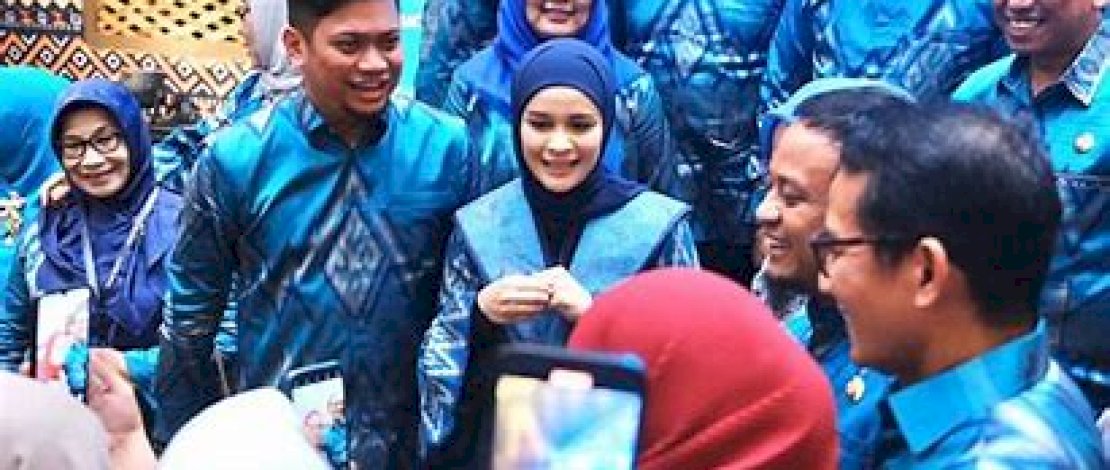 Dekranasda Gowa Kolaborasi Desainer Defrico Audy, Tenun Sutra Tampil di Inacraft 2023