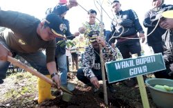 Sasar Lahan Kritis, Pemkab Gowa Kembali Tanam 4.000 Bibit Pohon di Tombolopao