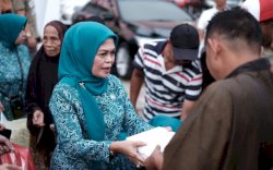 PKK dan DWP Gowa Bagikan 3.000 Takjil untuk Masyarakat