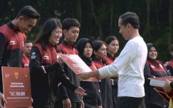 Presiden Jokowi Bagi-bagi Bonus ke Atlet Peraih Medali di Sea Games Kaboja