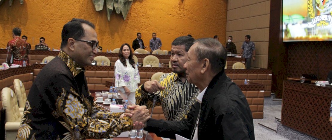 Anggota Komisi V DPR RI, Hamka B Kady, usai rapat bersama Menhub Budi Karya Sumadi. Anggota Komisi V DPR RI, Hamka B Kady, usai rapat bersama Menhub Budi Karya Sumadi.
