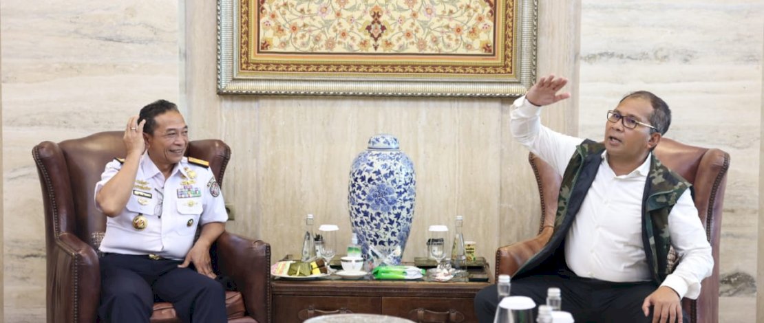 Pertemuan Walikota Makassar dan Kepala Kantor Bakamla RI Zona Maritim Tengah.