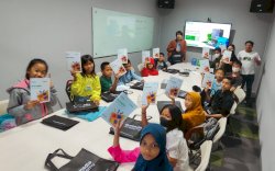 20 Anak Driver Gojek di Makassar Ikut Pelatihan Bahasa Inggris Komprehensif 
