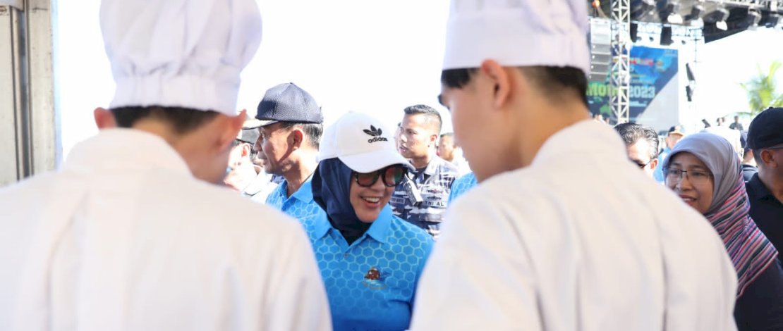 11 Delegasi MNEK mengikuti lomba dan demo masak, di area Anjungan Pantai Losari, Rabu, 7 Juni 2023.
