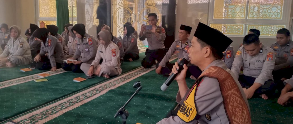 Kamis Ibadah, Personil Polres Gowa Gelar Kegiatan Pencerahan Qalbu Kamis Ibadah, Personil Polres Gowa Gelar Kegiatan Pencerahan Qalbu
