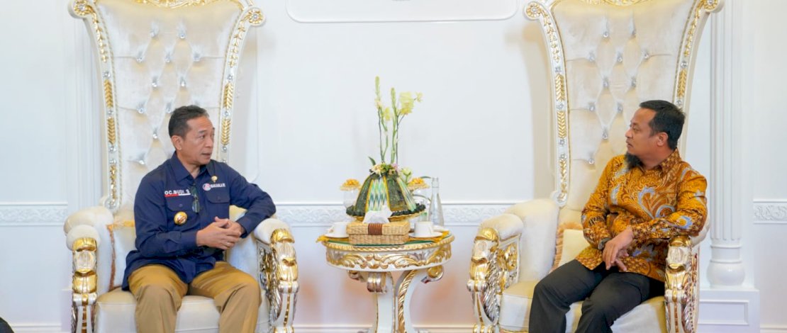 Gubernur Sulsel Andi Sudirman Sulaiman menerima kunjungan Kepala Kantor Zona Tengah Badan Keamanan Laut Republik Indonesia (Bakamla RI), Laksma Bakamla Octavianus Budi Santoso.