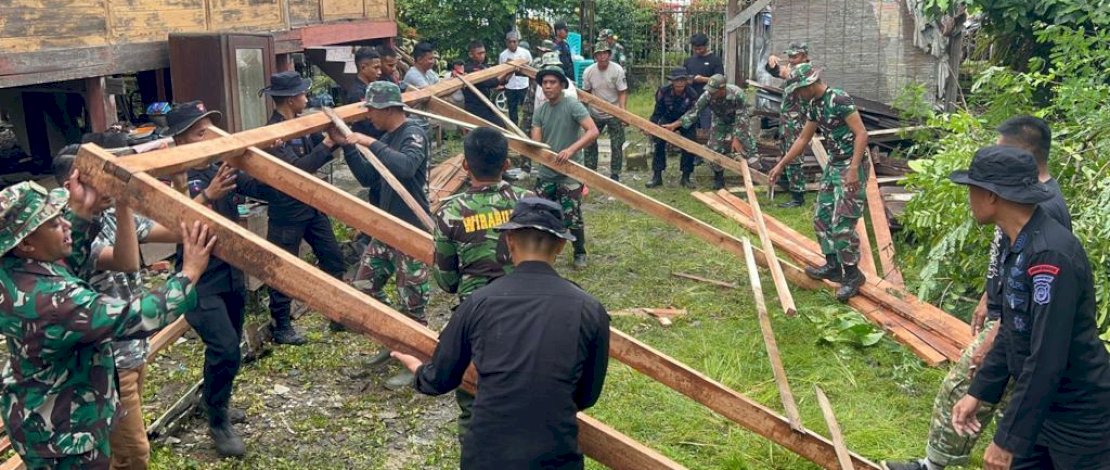 Bersama Baznas, Kodim dan Brimob Bone Lakukan Bedah Rumah Warga Tidak Mampu Bersama Baznas, Kodim dan Brimob Bone Lakukan Bedah Rumah Warga Tidak Mampu