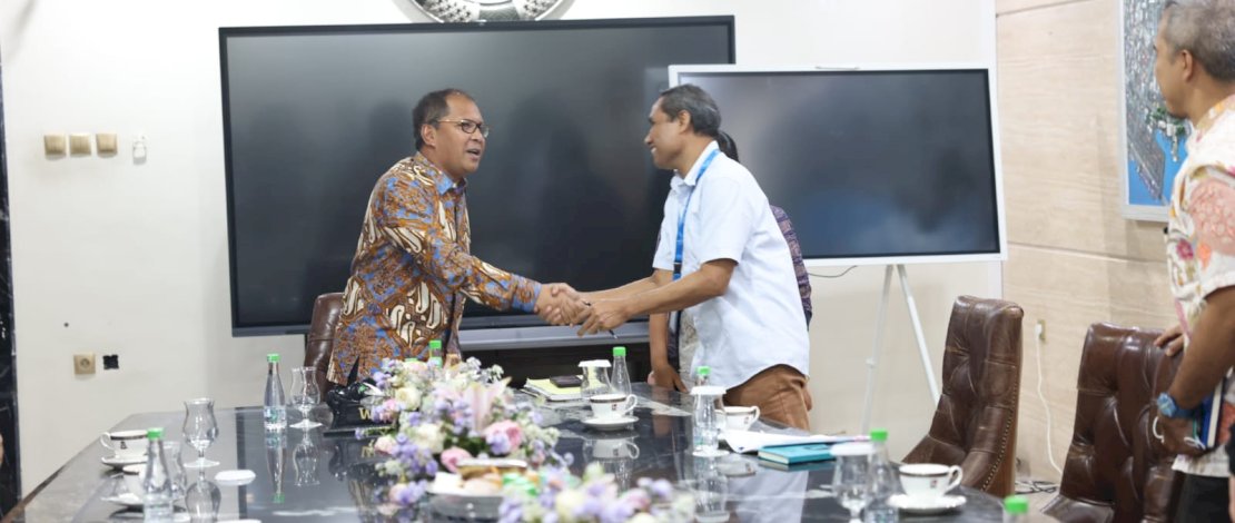 Danny Pomanto menerima kunjungan UNICEF dalam rangka Kerja Sama Pemkot Makassar-UNICEF untuk Mencegah Kekerasan Seksual Daring Terhadap Anak, di Kediamannya, Jl Amirullah, Jumat, 9 Juni 2023. Danny Pomanto menerima kunjungan UNICEF dalam rangka Kerja Sama Pemkot Makassar-UNICEF untuk Mencegah Kekerasan Seksual Daring Terhadap Anak, di Kediamannya, Jl Amirullah, Jumat, 9 Juni 2023.