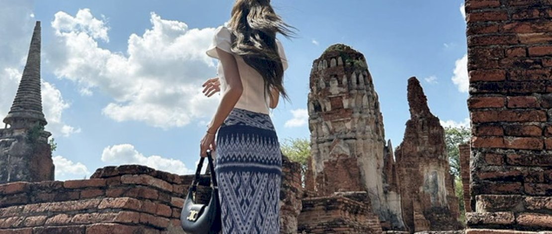 Gaya lisa mengenakan sarung tradisional thailand. Gaya lisa mengenakan sarung tradisional thailand.