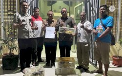 Karantina Pertanian Makassar Serahkan Nuri Kepala Hitam Tak Bertuan Ke BKSDA