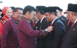 Berkat Program Mandiri Benih, Gubernur Andi Sudirman Terima Satyalancana Wira Karya
