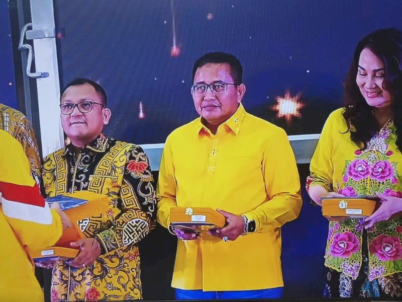 Muhammad Fauzi dan Indah Putri Raih Penghargaan Golkar Media Award 2023