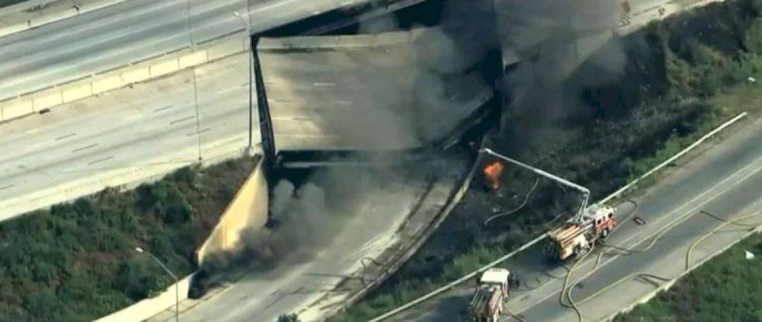 Ngeri! Jalan Layang di AS Tiba-tiba Ambruk, Ini Penyebabnya 