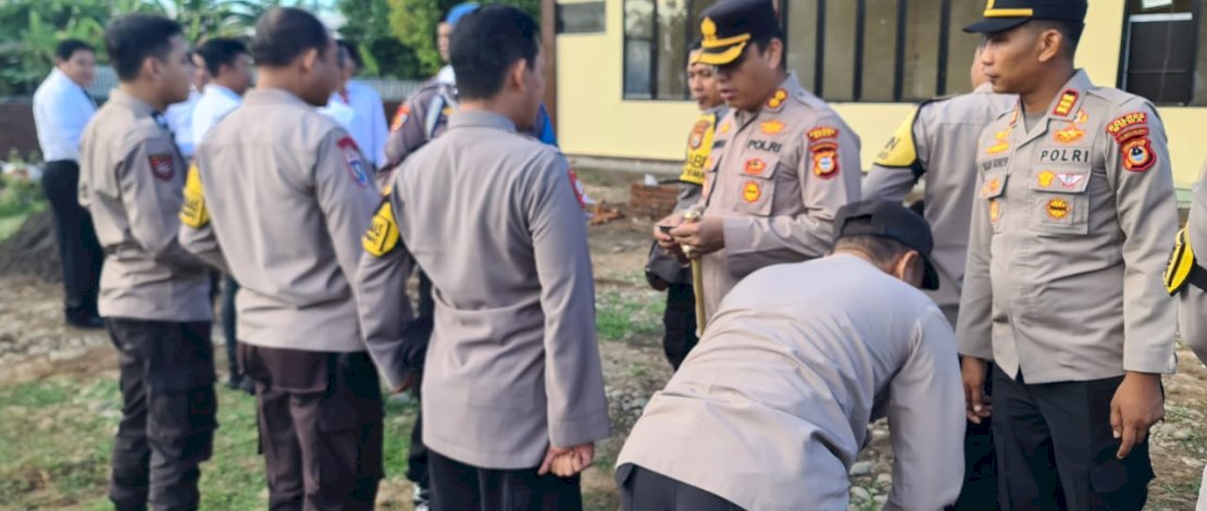 Kapolres Gowa Cek Kelengkapan Surat-surat Personil di Polsek Bontonompo Kapolres Gowa Cek Kelengkapan Surat-surat Personil di Polsek Bontonompo