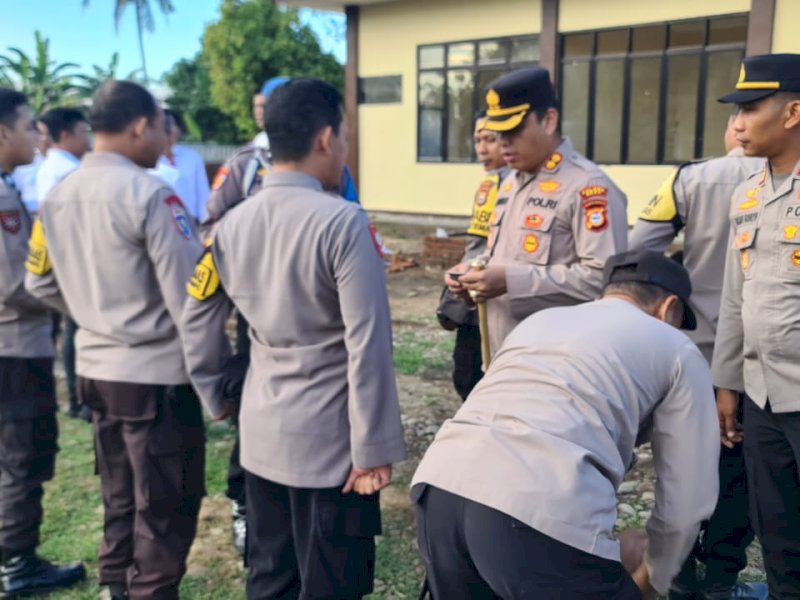 Kapolres Gowa Cek Kelengkapan Surat-surat Personil di Polsek Bontonompo