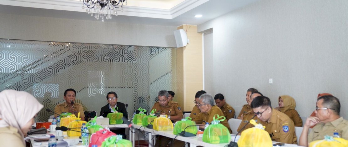 Forum Komunikasi Koordinasi Pemangku Kepentingan Utama Tahap Pertama Dalam Rangka Optimalisasi Program Jaminan  Kesehatan Nasional (JKN), di Toraja Room, Kantor Gubernur Sulsel, Senin, 12 Juni 2023.