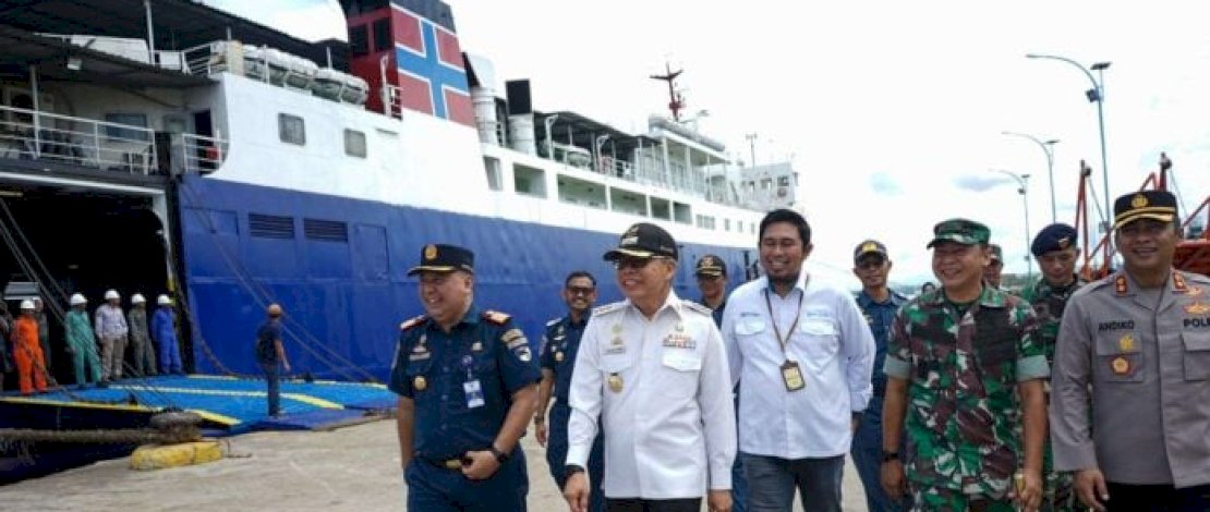 Arus balik lebaran Idul Fitri , Taufan Pawe Pantau Layanan di Pelabuhan Nusantara Parepare