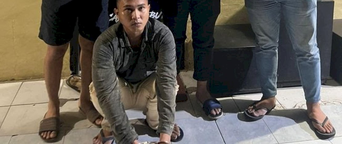 Polisi resmi menahan NJ, pria yang tega membunuh kekasihnya inisial M karena tengah hamil empat bulan. Polisi resmi menahan NJ, pria yang tega membunuh kekasihnya inisial M karena tengah hamil empat bulan.
