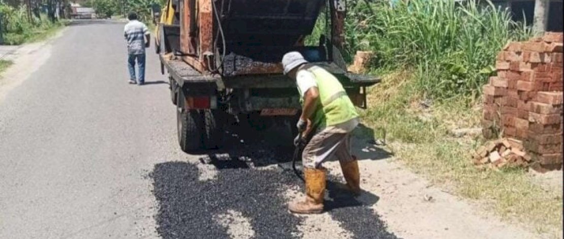 Respon Cepat Aduan Masyarakat Benahi Jalan Berlubang, Taufan Pawe Sebut Dilakukan Secara Bertahap