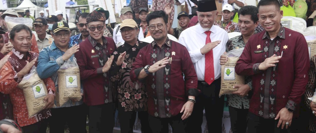 Pekan nasional petani Indonesia di Padang, Sumatera Barat.