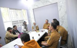 Pemprov Sulsel Serahkan Bansos Berdasarkan DTKS