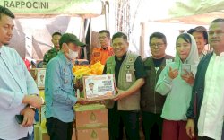 Gubernur Andi Sudirman Instruksikan Pemenuhan Bantuan Logistik Korban Kebakaran di Andi Djemma