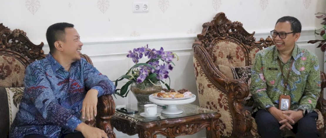 Bupati Kepulauan Selayar, Muh Basli Ali, menerima kunjungan Kepala Badan Diklat PKN Gowa, Riyanto, di Rumah Jabatan Bupati, Kamis, 15 Juni 2023.