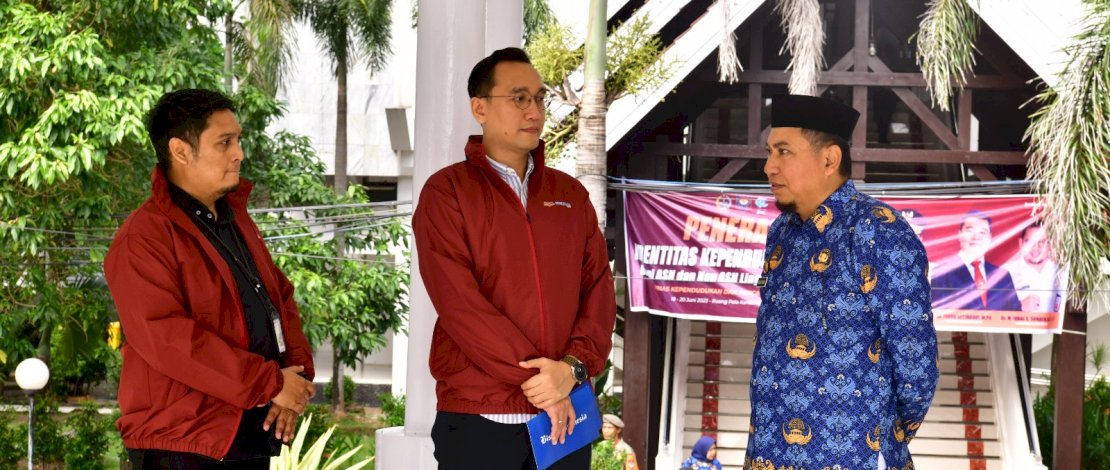 Pelepasan tim Jelajah Investasi Sulsel 2023 ini secara resmi dilakukan Staf Ahli Bidang Pemerintahan Sub Bidang Hukum, Abdul Malik Faizal, didampingi oleh GM IMS Bisnis Sulawesi Rheza Adrian, Kepala Perwakilan Bisnis Indonesia Makassar Amri Nurahman.