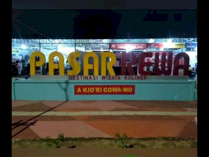 Warga Gowa Pilih Nobar Timnas Indonesia Lawan Argentina di Pasar Rewa