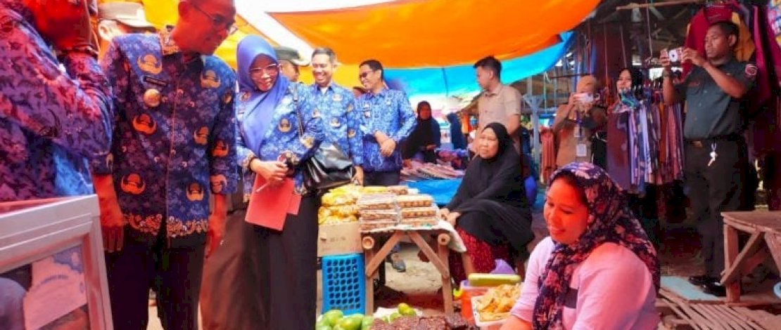 Jelang Idul Adha, Pj Bupati Takalar Sidak Pasar Cek Harga Sembako
