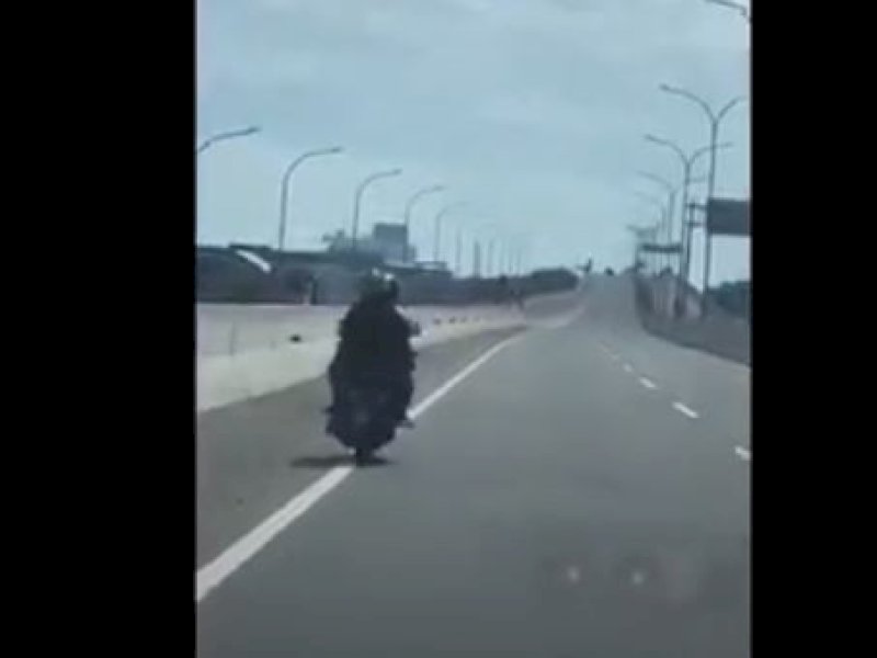 Viral Aksi Emak-emak Kesasar Masuk Jalan Tol di Makassar