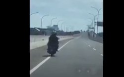 Viral Aksi Emak-emak Kesasar Masuk Jalan Tol di Makassar