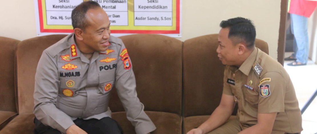 Camat Tallo, Alamsyah Sahabuddin, didampingi Lurah se Kecamatan Tallo, menyambut kunjungan Kapolrestabes Makassar Kombes Pol Mokhamad Ngajib, Selasa, 20 Juni 2023. Camat Tallo, Alamsyah Sahabuddin, didampingi Lurah se Kecamatan Tallo, menyambut kunjungan Kapolrestabes Makassar Kombes Pol Mokhamad Ngajib, Selasa, 20 Juni 2023.