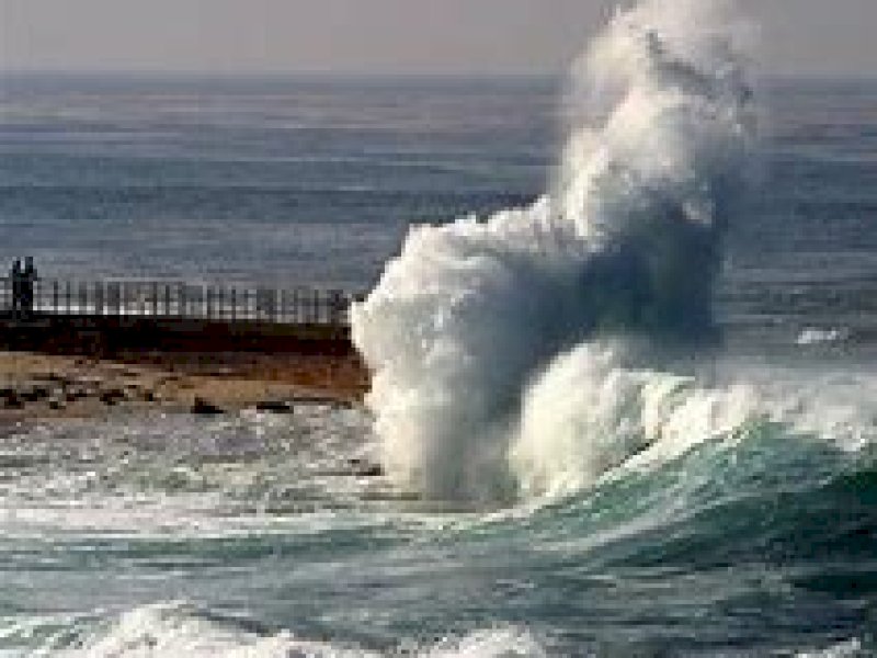 Peringatan BMKG: Gelombang Tinggi di Laut Selatan, Wisatawan dan Warga Diminta Waspada