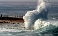 Peringatan BMKG: Gelombang Tinggi di Laut Selatan, Wisatawan dan Warga Diminta Waspada