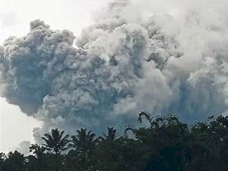 5 Kali Erupsi, Semeru Keluarkan Status Waspada
