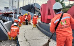 Dukung Pelaksanaan MNEK, Camat Panakkukang Pimpin Satgas Pembersihan Anjungan Pantai Losari