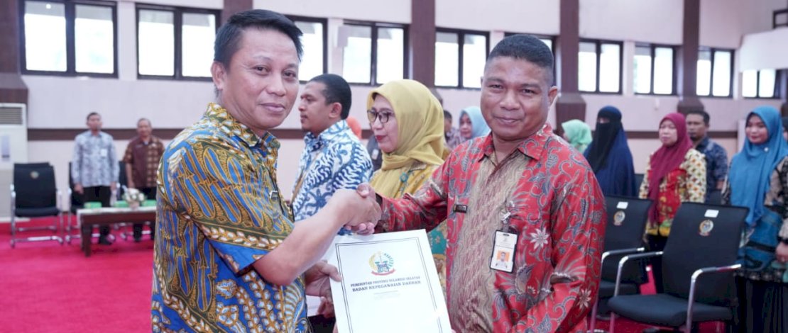 Pejabat Fungsional di lingkup Pemerintah Provinsi Sulsel menjalani pengambilan sumpah dan pelantikan, di Ruang Pola Kantor Gubernur Sulsel, Jumat, 23 Juni 2023.