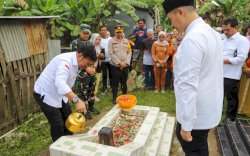 Di Sela Kunjungan ke Pangkep, Mentan SYL Ziarah ke Makam Asdar Muis