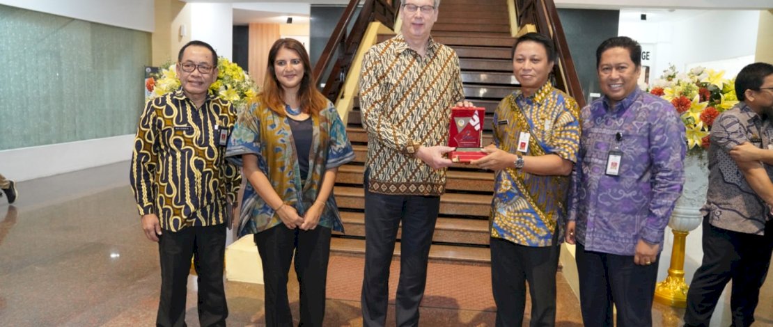 Andi Darmawan Bintang, menerima kunjungan Duta Besar Uni Eropa untuk Indonesia dan Brunei Darussalam, Vincent Piket, Programme Manager Shanaz Patel, dan Junior Non-Key Expert for Politics and Human Rights Demas Nauvarian, di Baruga Lounge, Kantor Gubernur Sulsel, Jumat, 23 Juni 2023.
